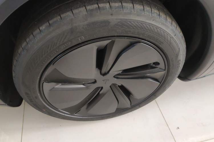 Used Tesla Model Y 2026 Rear-Drive Model Exterior 4