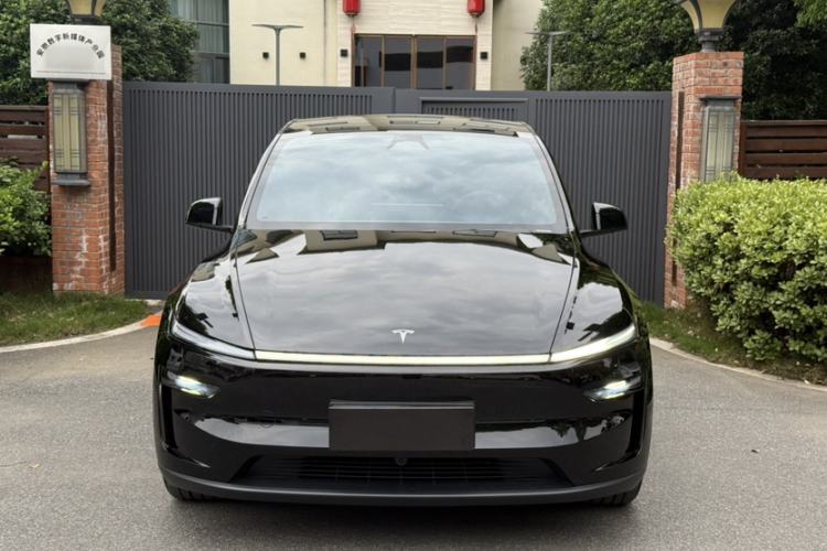 Used Tesla Model Y 2026 Rear-Drive Model Exterior 4