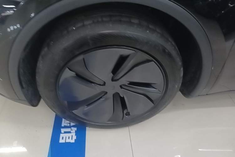 Used Tesla Model Y 2026 Rear-Drive Model Exterior 4