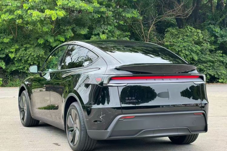 Used Tesla Model Y 2026 Rear-Drive Model Exterior 4
