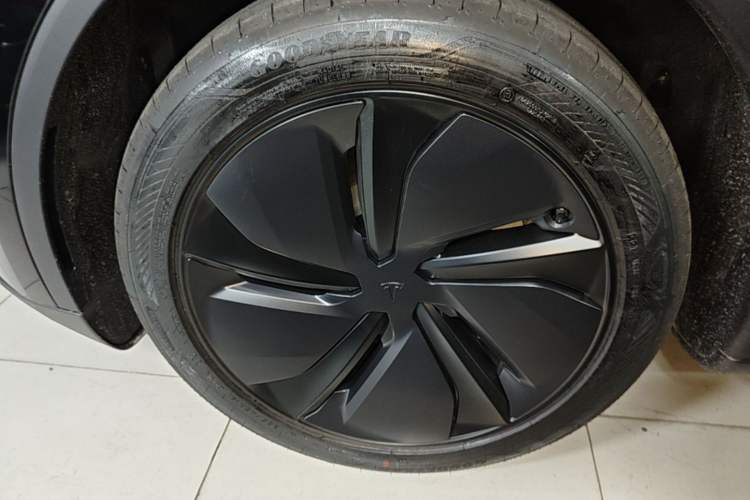 Used Tesla Model Y 2026 Rear-Drive Model Exterior 4