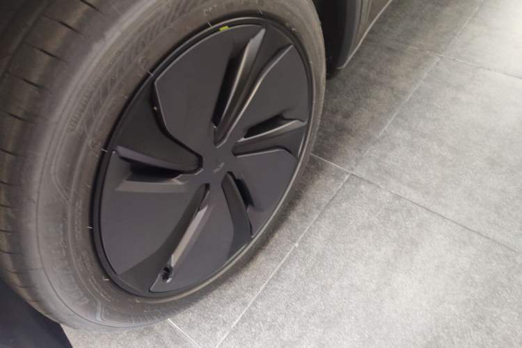 Used Tesla Model Y 2026 Rear-Drive Model Exterior 4