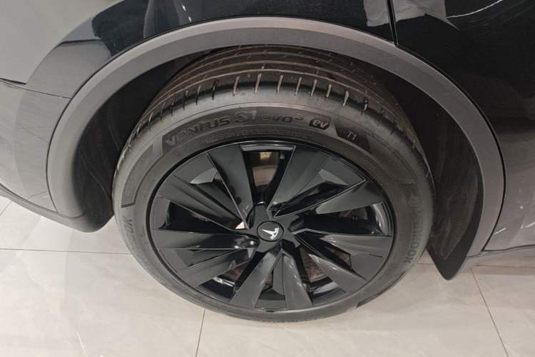 Used Tesla Model Y 2026 Model Long-Range Rear-Wheel-Drive Version Exterior 5