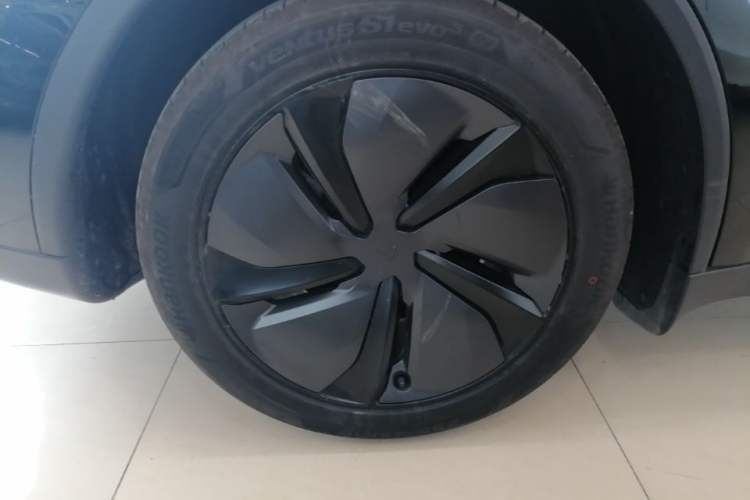 Used Tesla Model Y 2026 Model Long-Range Rear-Wheel-Drive Version Exterior 5