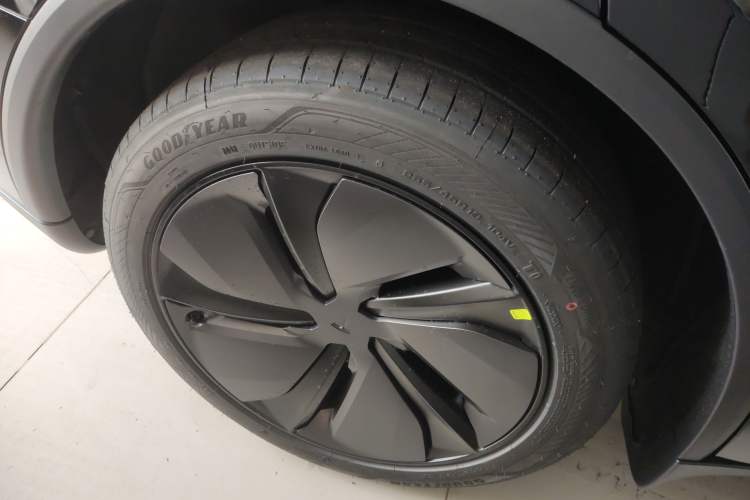 Used Tesla Model Y 2026 Rear-Drive Model Exterior 5
