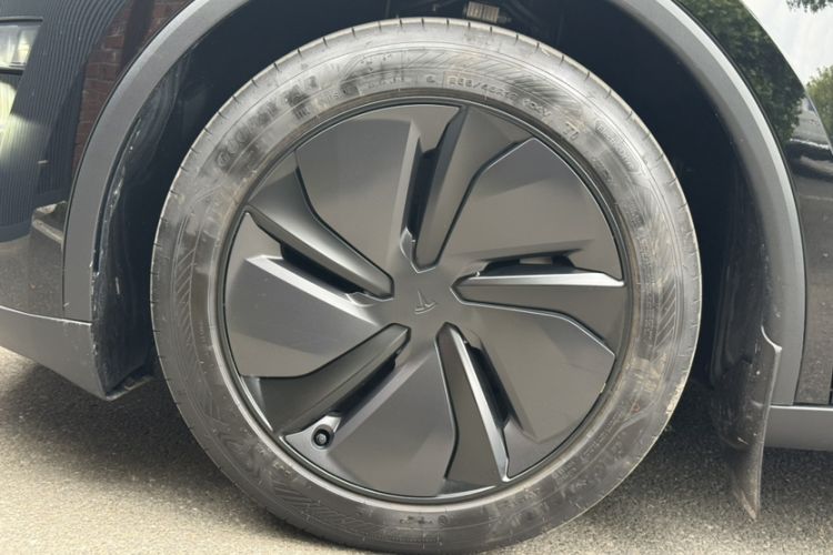 Used Tesla Model Y 2026 Rear-Drive Model Exterior 5