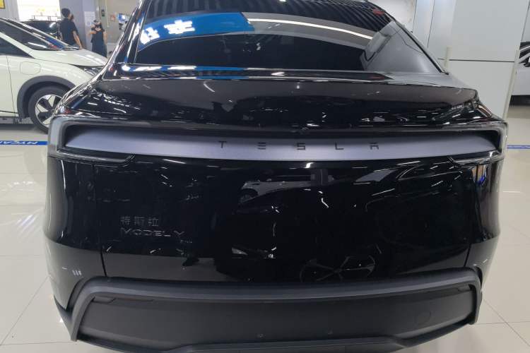 Used Tesla Model Y 2026 Rear-Drive Model Exterior 5