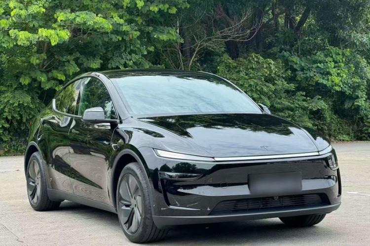 Used Tesla Model Y 2026 Rear-Drive Model Exterior 5