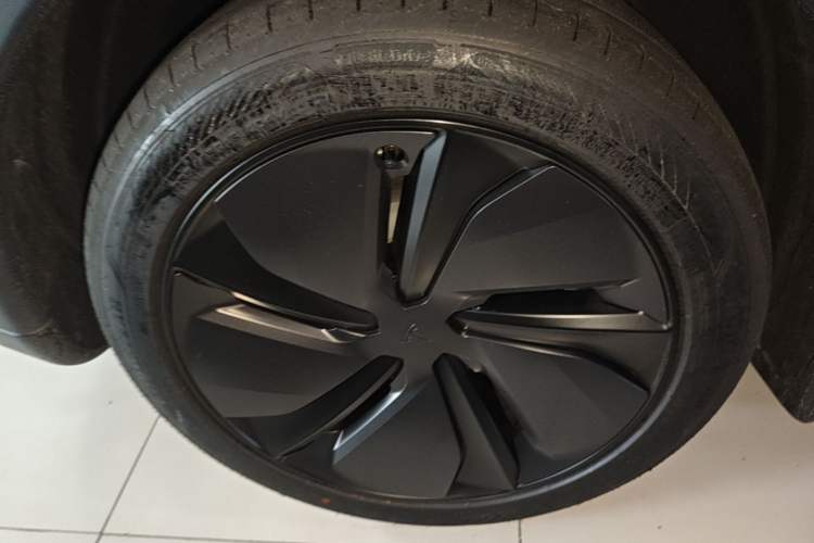 Used Tesla Model Y 2026 Rear-Drive Model Exterior 5