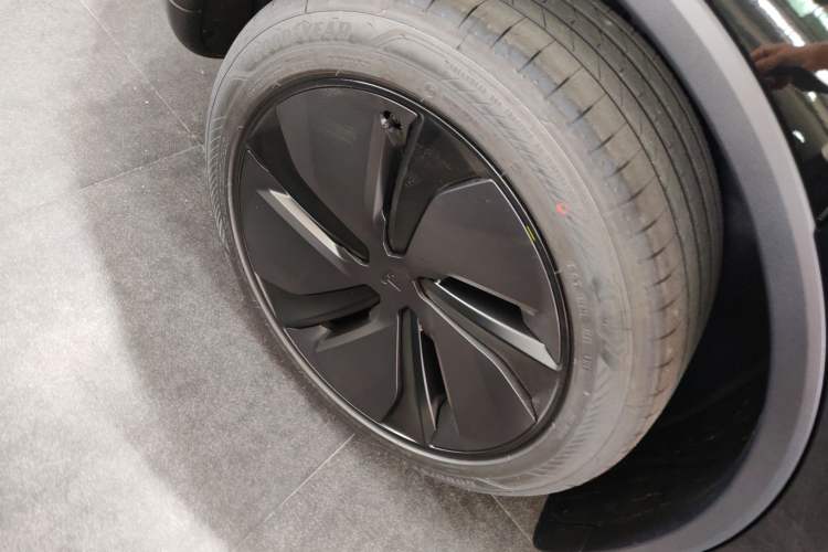 Used Tesla Model Y 2026 Rear-Drive Model Exterior 5