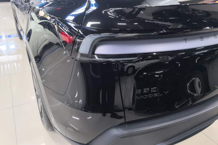 Used Tesla Model Y 2026 Rear-Drive Model Exterior 6