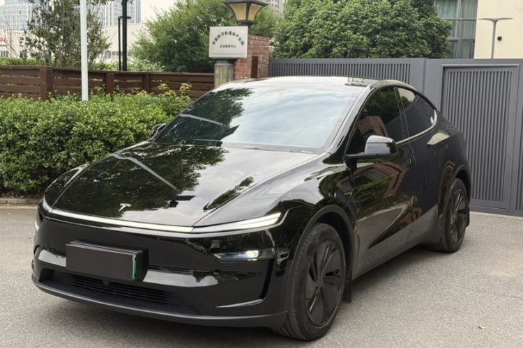 Used Tesla Model Y 2026 Rear-Drive Model Exterior 7