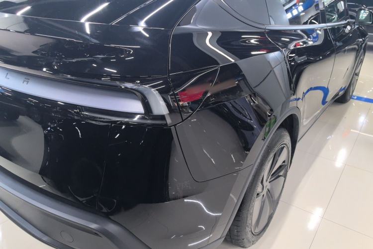 Used Tesla Model Y 2026 Rear-Drive Model Exterior 7