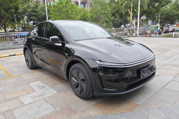 Used Tesla Model Y 2026 Rear-Drive Model Front Right 45 Deg