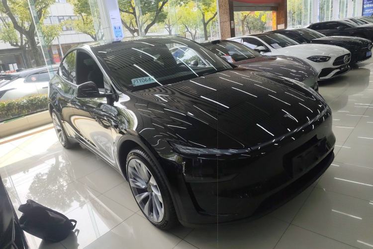 Used Tesla Model Y 2026 Rear-Drive Model Front Right 45 Deg
