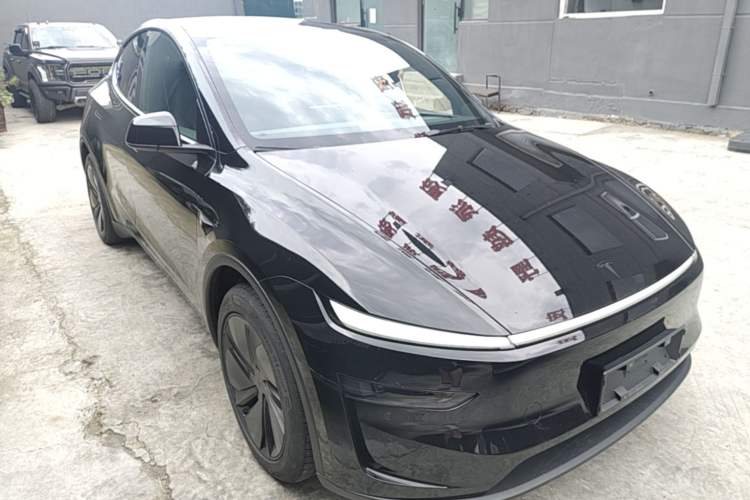 Used Tesla Model Y 2026 Long-Range All-Wheel-Drive Model Front Right 45 Deg