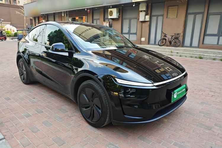 Used Tesla Model Y 2026 Rear-Drive Model Front Right 45 Deg