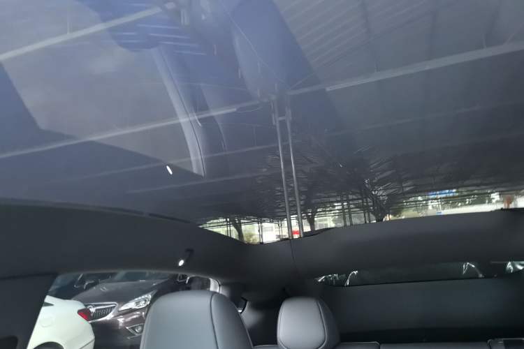 Used Tesla Model Y 2026 Rear-Drive Model Headliner