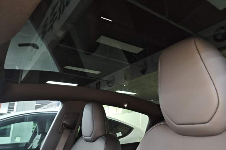 Used Tesla Model Y 2026 Rear-Drive Model Headliner