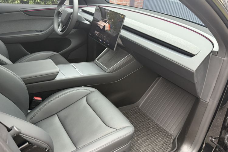 Used Tesla Model Y 2026 Rear-Drive Model Interior 1