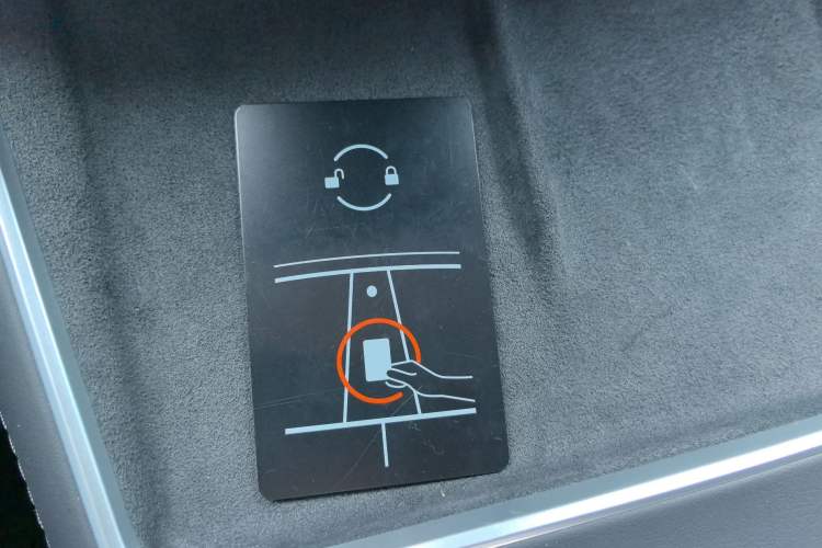 Used Tesla Model Y 2026 Rear-Drive Model Interior 1