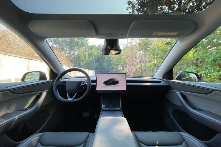 Used Tesla Model Y 2026 Rear-Drive Model Interior 2