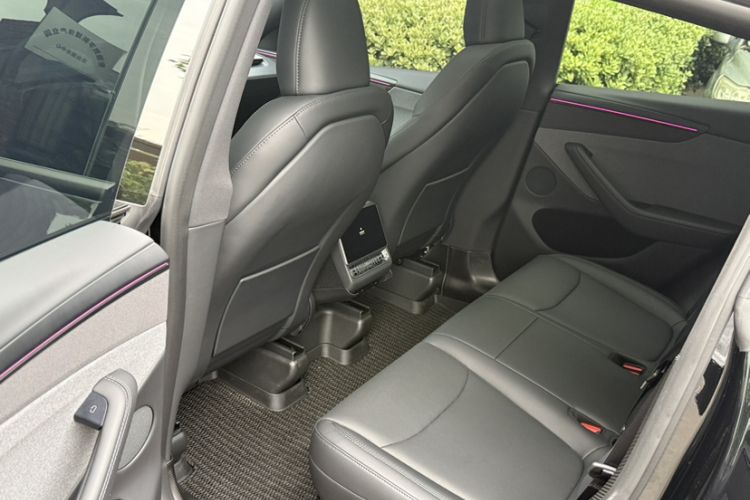 Used Tesla Model Y 2026 Rear-Drive Model Interior 3