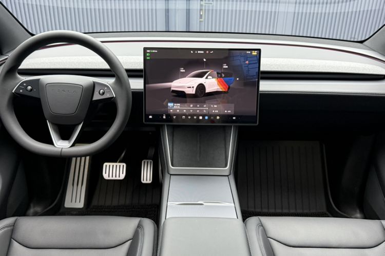 Used Tesla Model Y 2026 Rear-Drive Model Interior 4