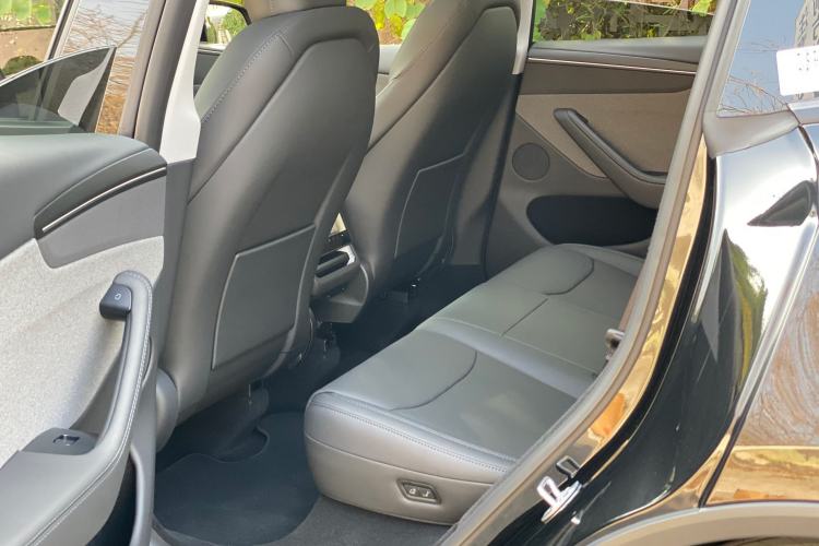 Used Tesla Model Y 2026 Rear-Drive Model Interior 5