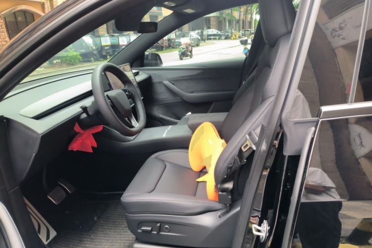 Used Tesla Model Y 2026 Long-Range All-Wheel-Drive Model Left Front Seat