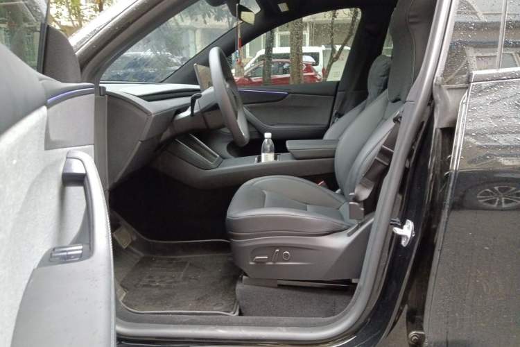 Used Tesla Model Y 2026 Model Long-Range Rear-Wheel-Drive Version Left Front Seat