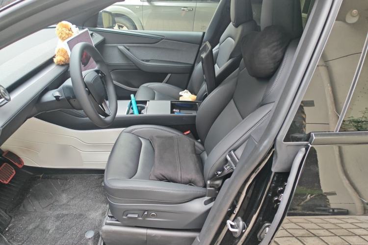 Used Tesla Model Y 2026 Rear-Drive Model Left Front Seat