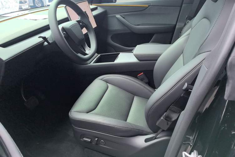 Used Tesla Model Y 2026 Rear-Drive Model Left Front Seat