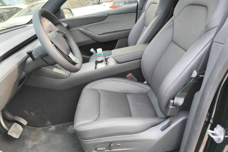 Used Tesla Model Y 2026 Rear-Drive Model Left Front Seat