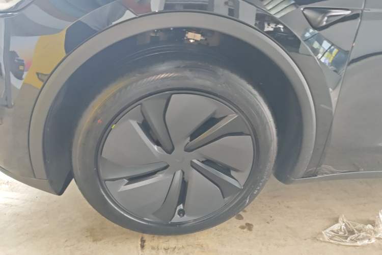 Used Tesla Model Y 2026 Rear-Drive Model Left Front Wheel Hub