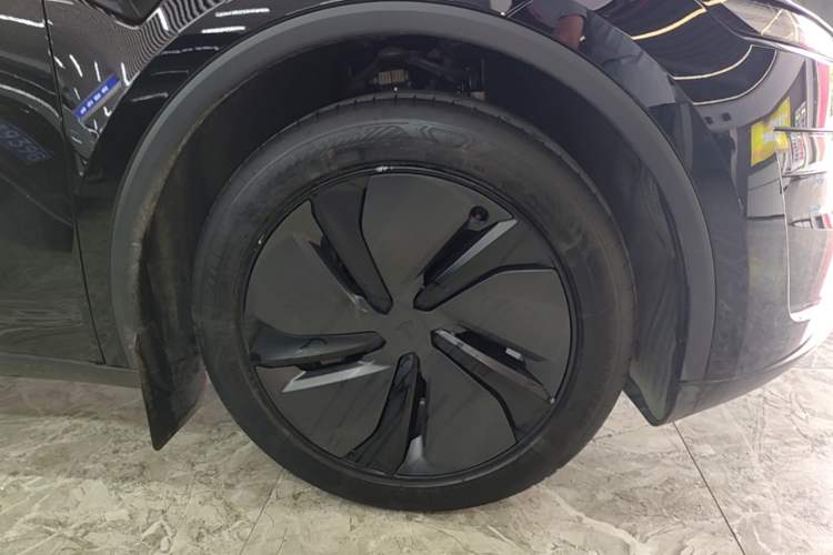 Used Tesla Model Y 2026 Rear-Drive Model Left Front Wheel Hub