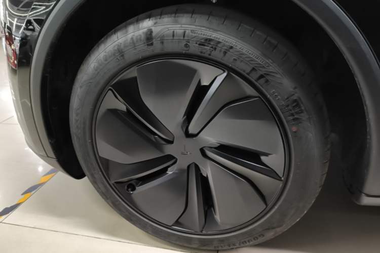 Used Tesla Model Y 2026 Rear-Drive Model Left Front Wheel Hub