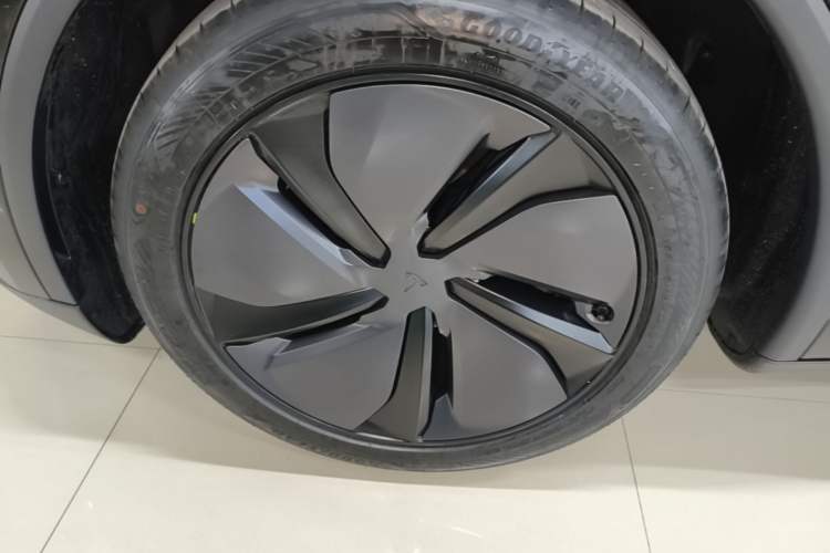 Used Tesla Model Y 2026 Rear-Drive Model Left Front Wheel Hub