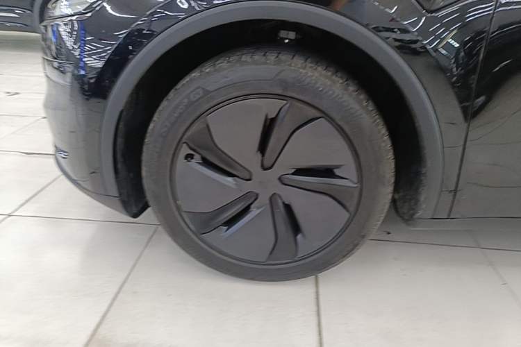 Used Tesla Model Y 2026 Model Long-Range Rear-Wheel-Drive Version Left Front Wheel Hub