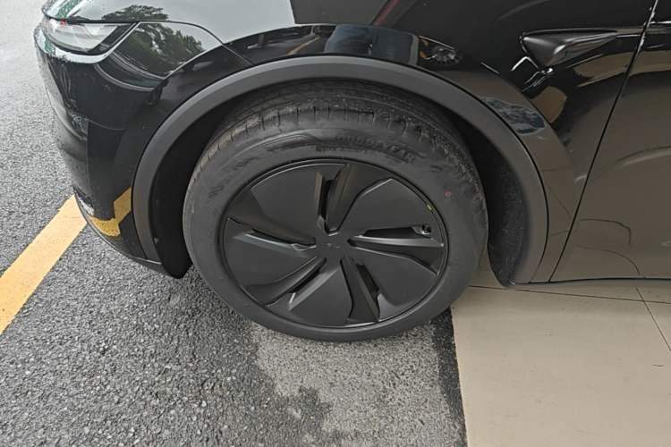 Used Tesla Model Y 2026 Rear-Drive Model Left Front Wheel Hub