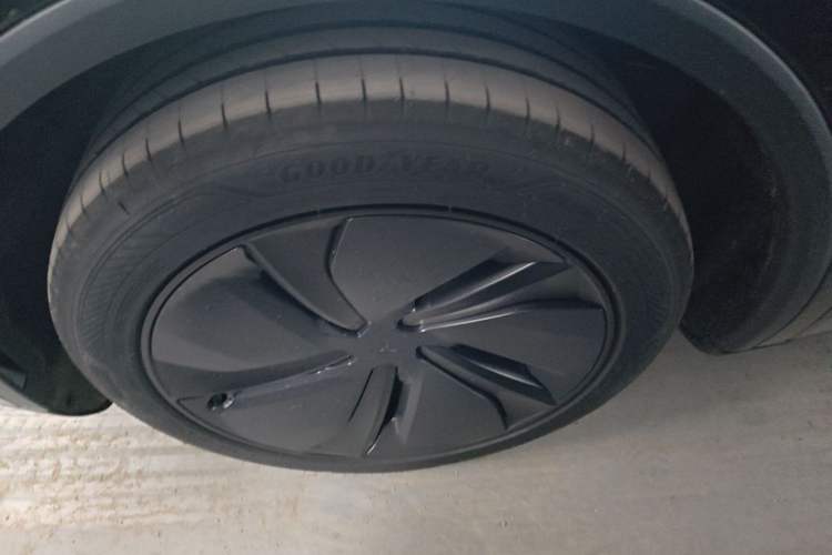 Used Tesla Model Y 2026 Rear-Drive Model Left Front Wheel Hub