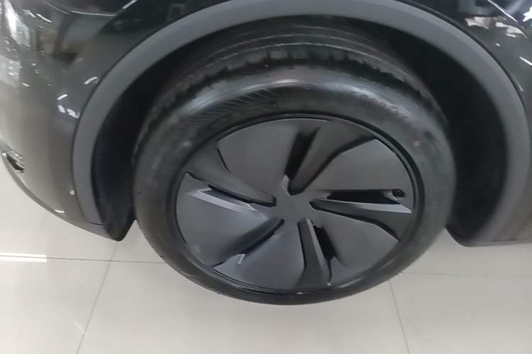 Used Tesla Model Y 2026 Rear-Drive Model Left Front Wheel Hub
