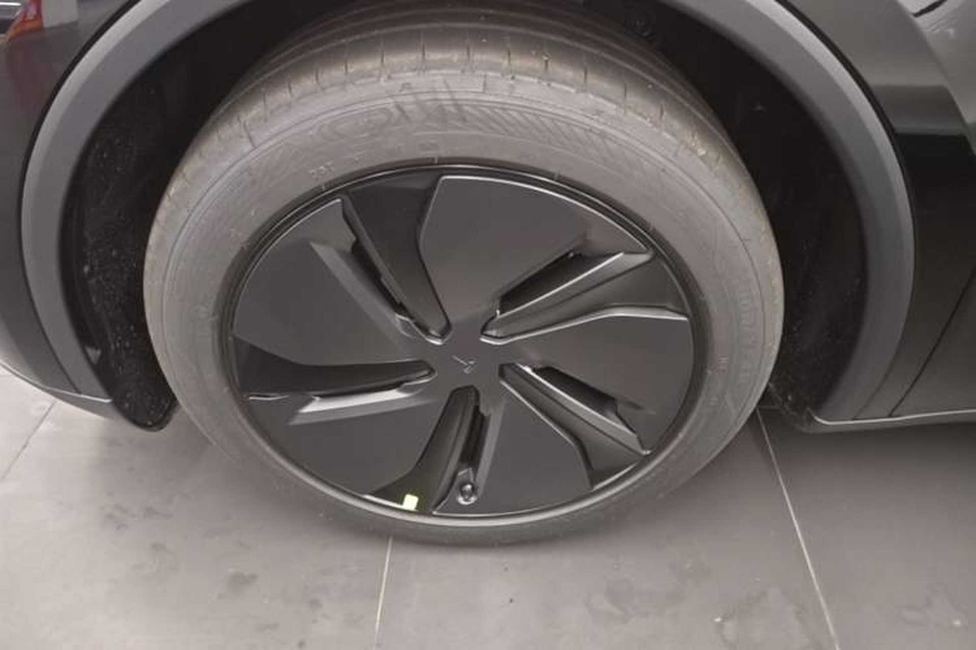 Used Tesla Model Y 2026 Rear-Drive Model Left Front Wheel Hub