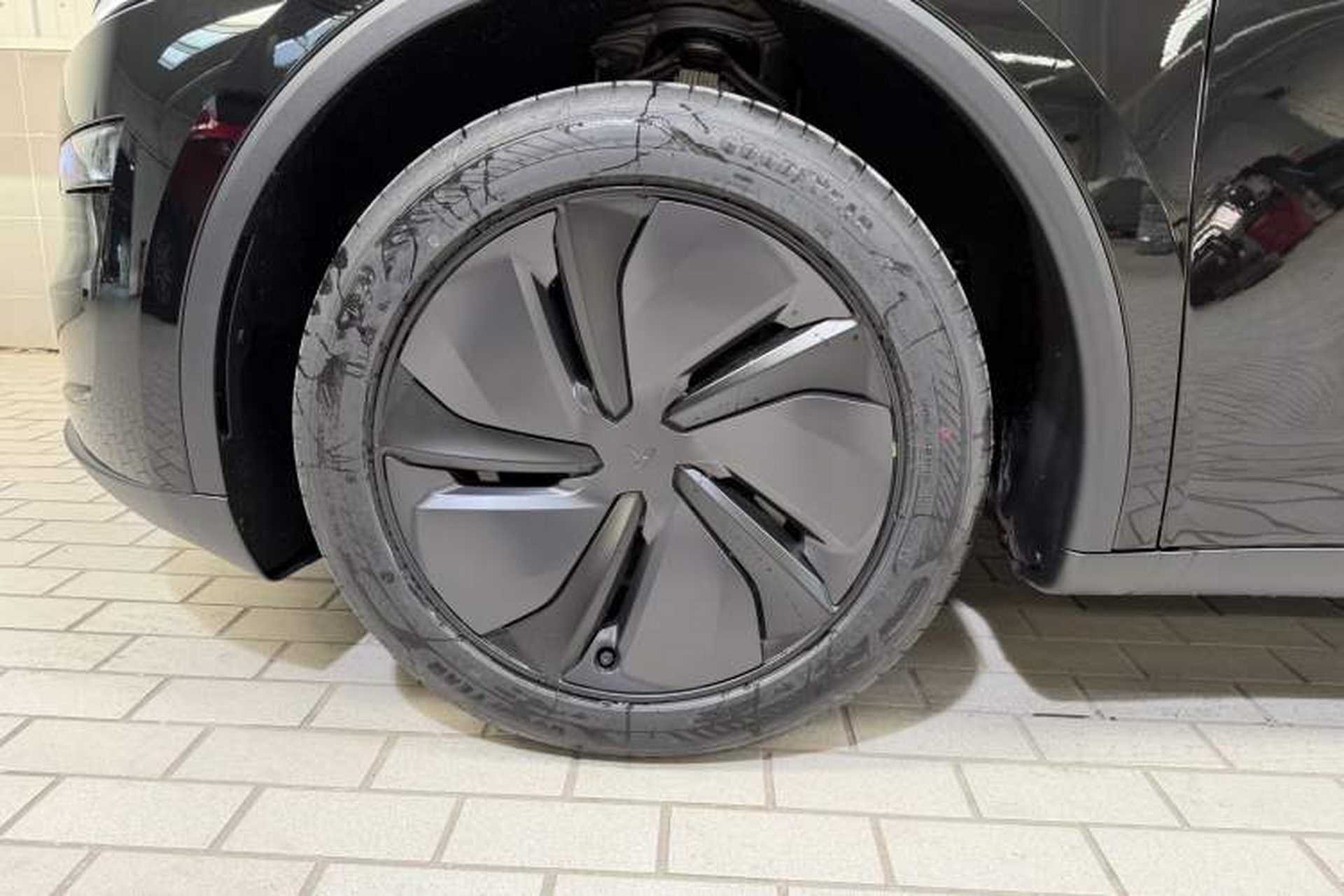 Used Tesla Model Y 2026 Rear-Drive Model Left Front Wheel Hub