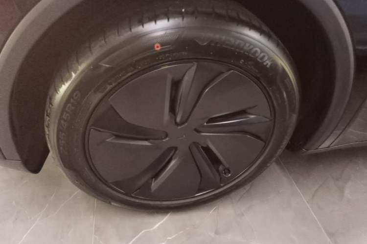 Used Tesla Model Y 2026 Model Long-Range Rear-Wheel-Drive Version Left Front Wheel Hub