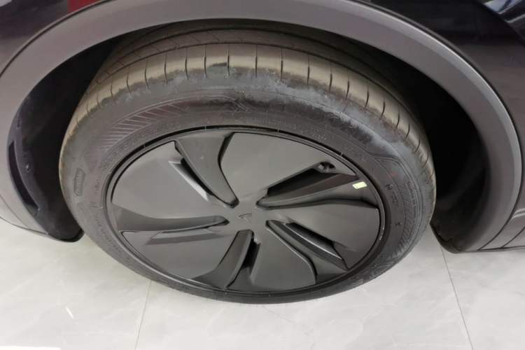 Used Tesla Model Y 2026 Rear-Drive Model Left Front Wheel Hub