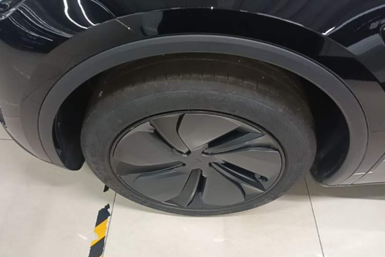 Used Tesla Model Y 2026 Rear-Drive Model Left Front Wheel Hub