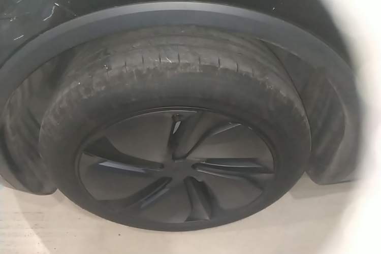 Used Tesla Model Y 2026 Rear-Drive Model Left Front Wheel Hub