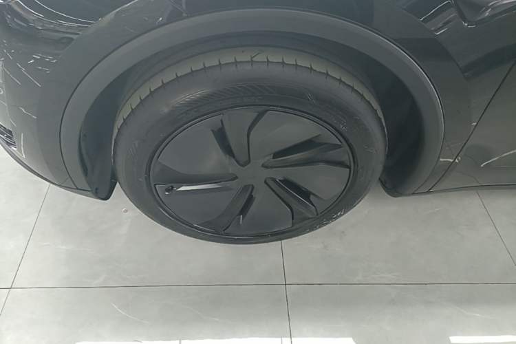 Used Tesla Model Y 2026 Rear-Drive Model Left Front Wheel Hub