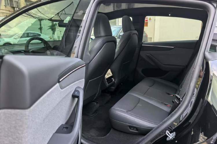 Used Tesla Model Y 2026 Rear-Drive Model Left Rear Seat